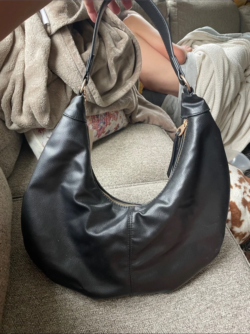 Universal Thread Black Pebbled Hobo Shoulder Bag with Single Strap